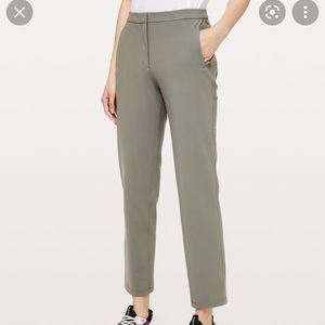 Lulu On the move pant BNWT